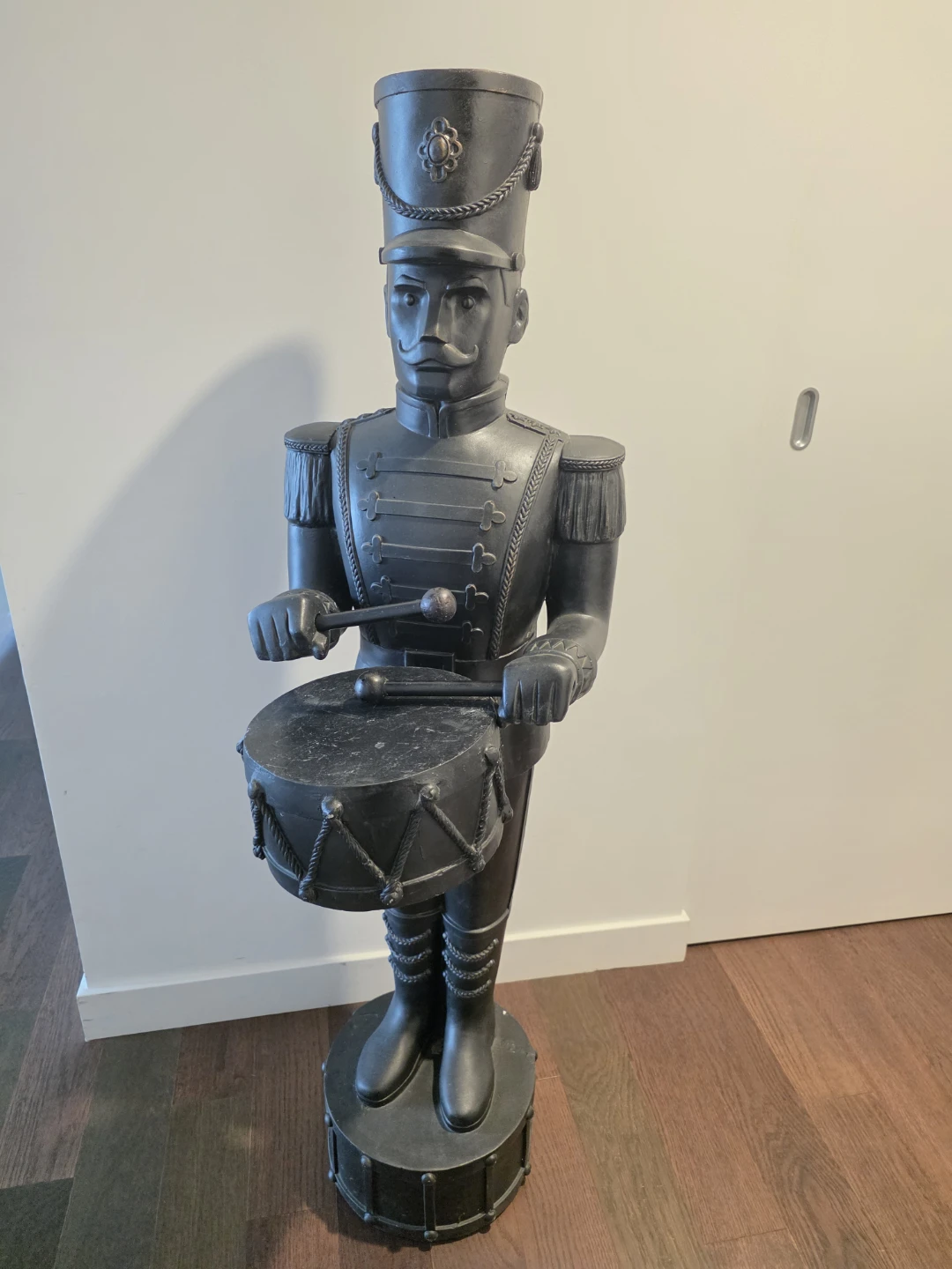 Nutcracker Statue - Black