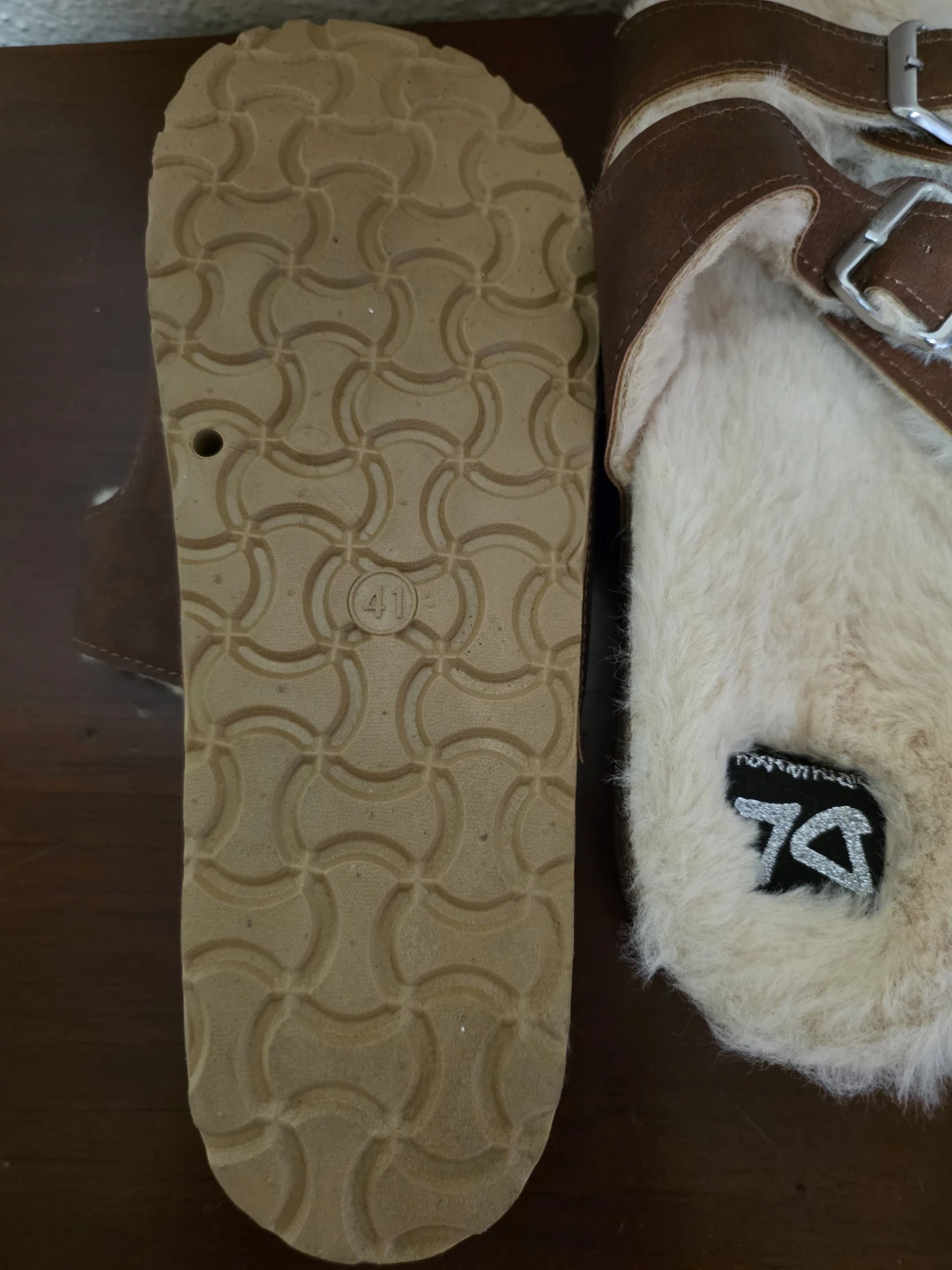 DL Sport Furry Slides Size 41 - photo 2