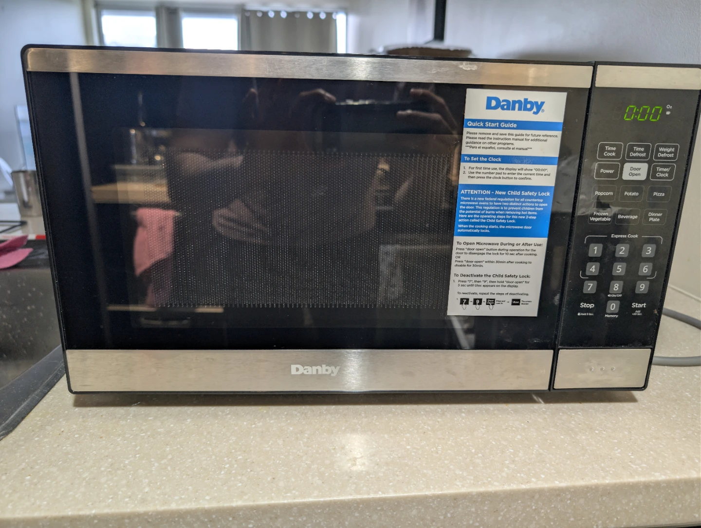 Danby 900W Microwave Oven