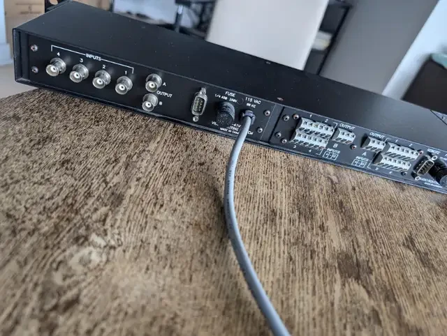 RS-41A 4x1 Audio and Video Routing System - photo 2