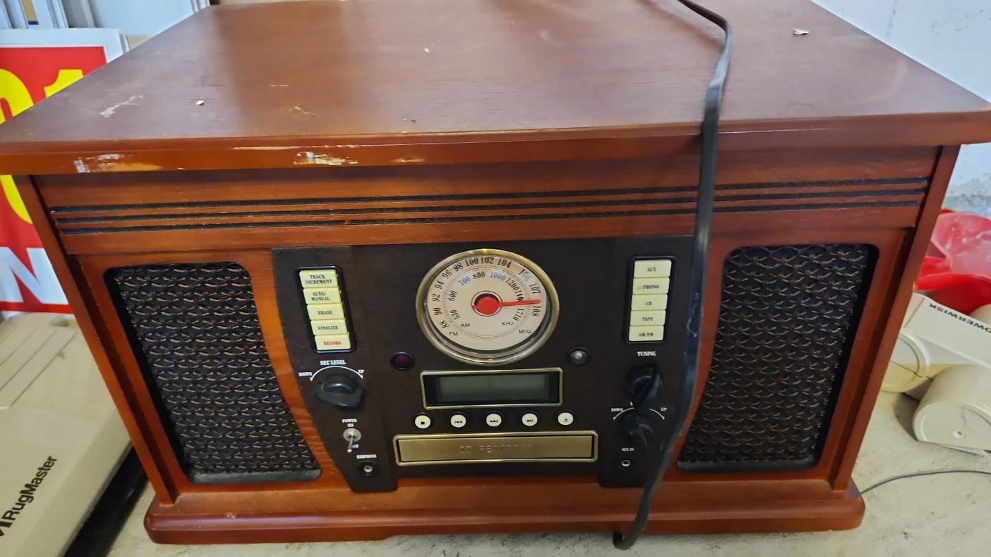 Vintage-Style Wood Stereo System
