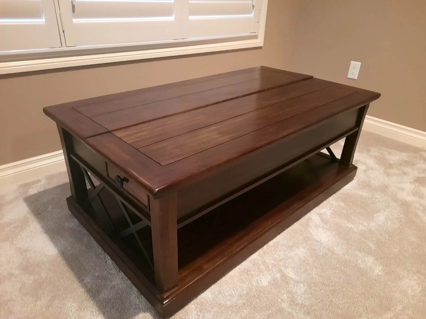 Wood coffee table with lift top