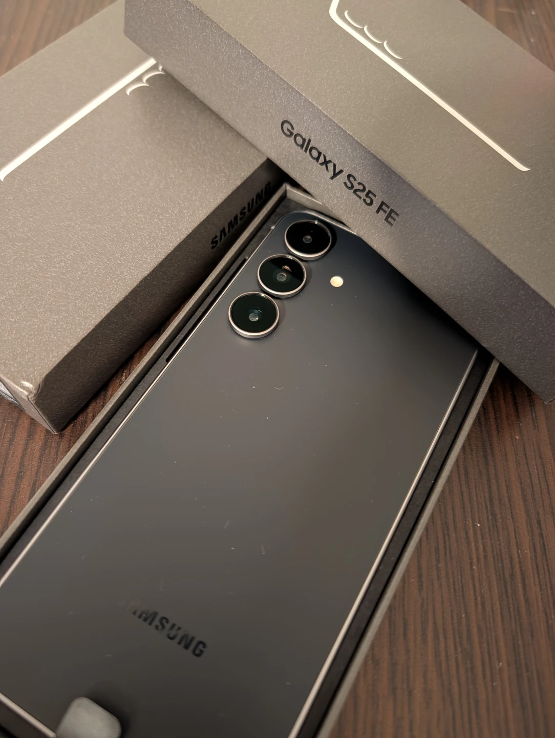 Samsung Galaxy S25 FE Smartphone
