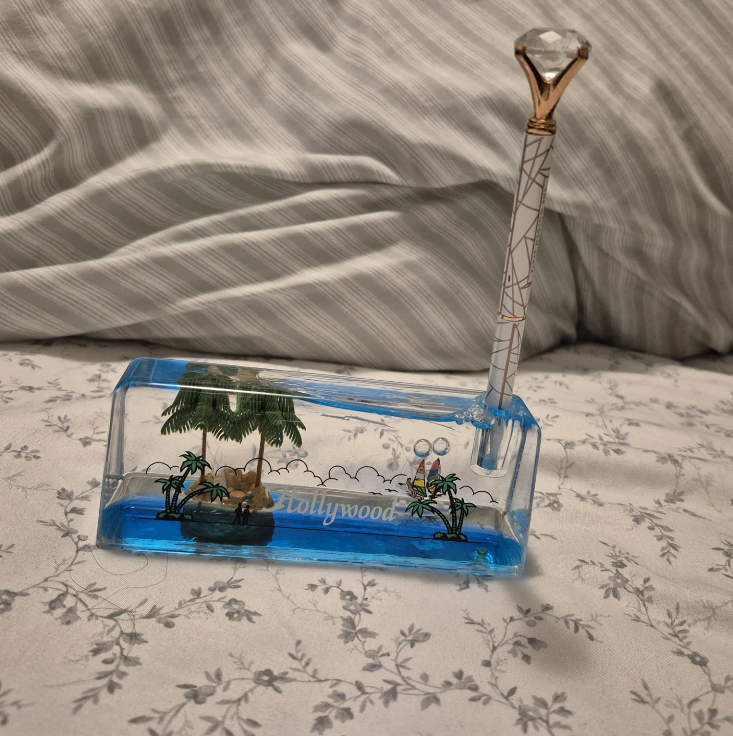 Hollywood Pen Holder with Pen