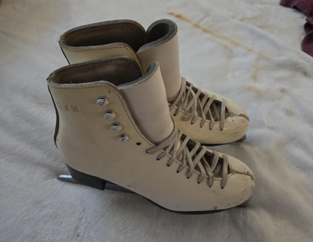 CCM white Leather Figure Skates - Size 5