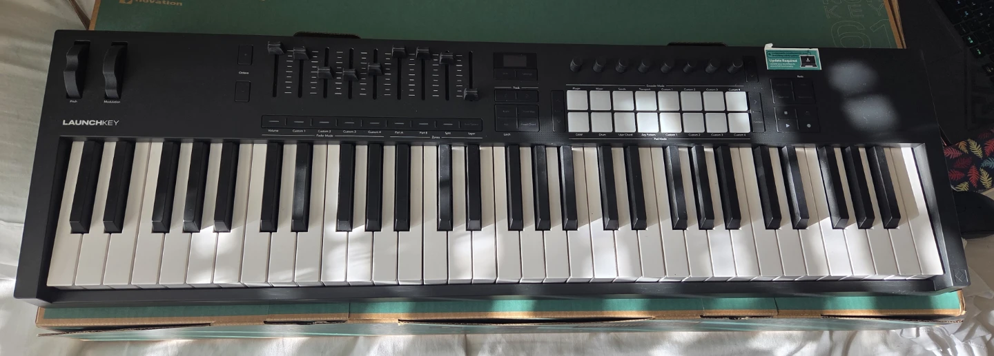 Novation Launchkey 61 Keyboard Controller (mk4) - photo 2
