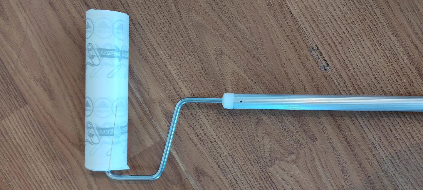 Lint Roller with Extendable Handle