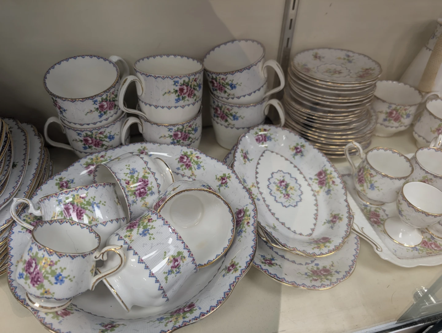 95 pc mint condition Royal Albert petit point china - photo 5