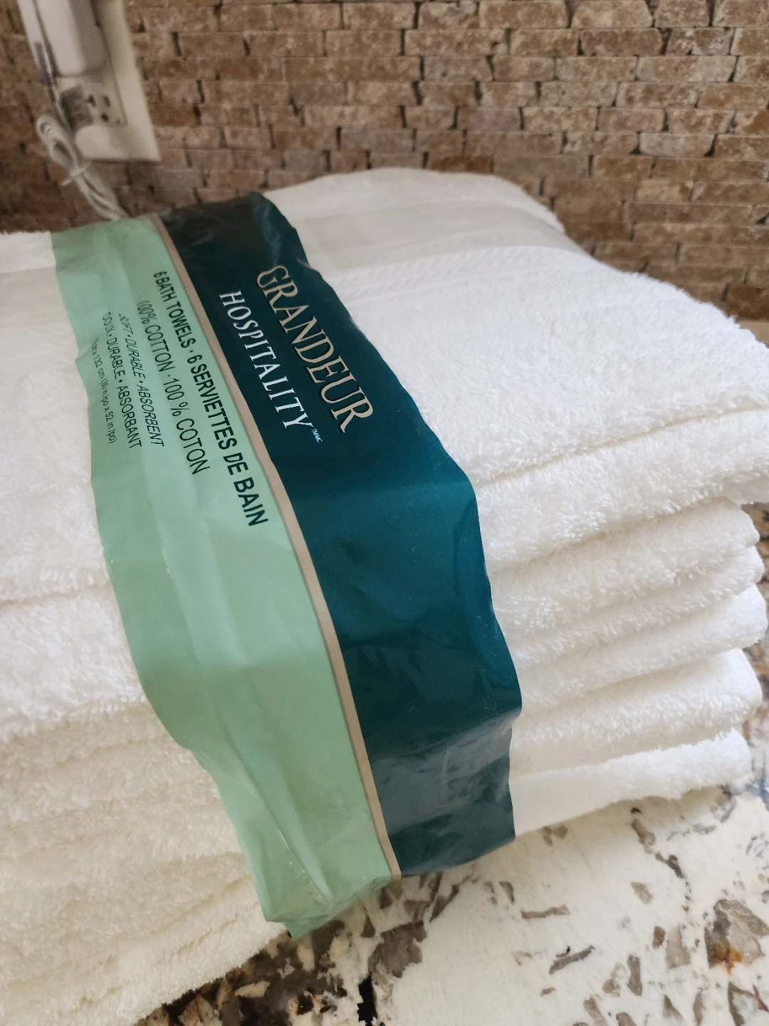 Grandeure Hospitality 6 Bath Towels - New!