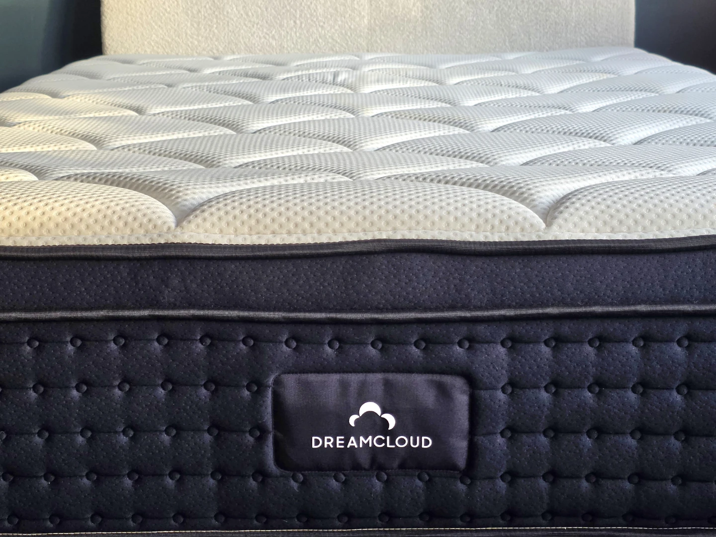 DreamCloud Premier Hybrid Queen Mattress (Excellent Condition) - photo 4