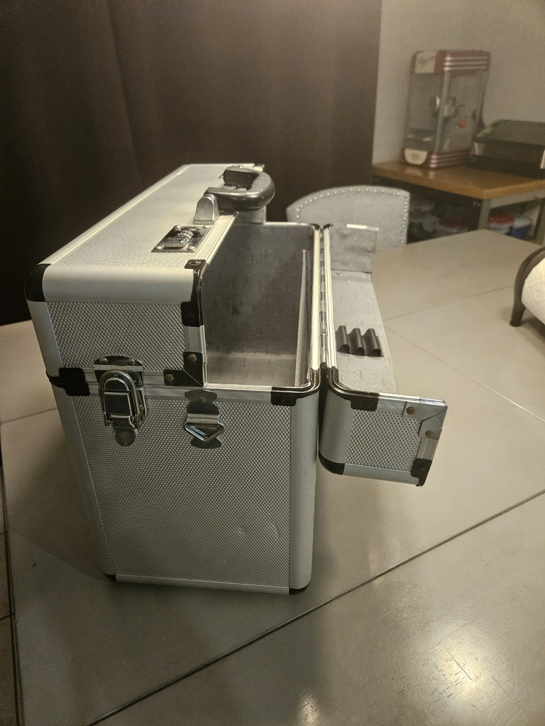 Sturdy Metal Briefcase🥕 - photo 3
