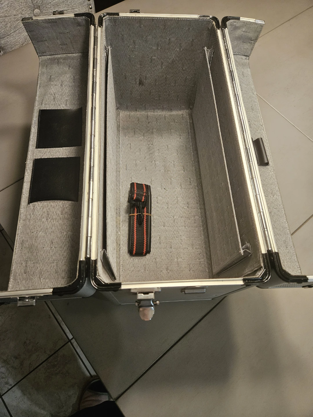 Sturdy Metal Briefcase🥕 - photo 4