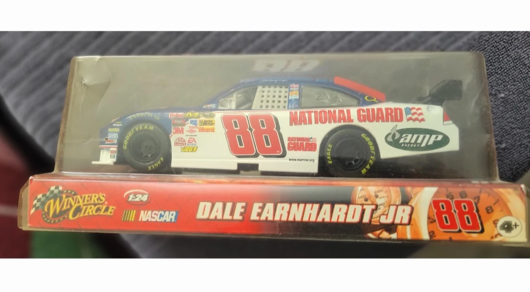 Dale Earnhardt Jr. #88 National Guard NASCAR Race Car 1:24 - photo 2