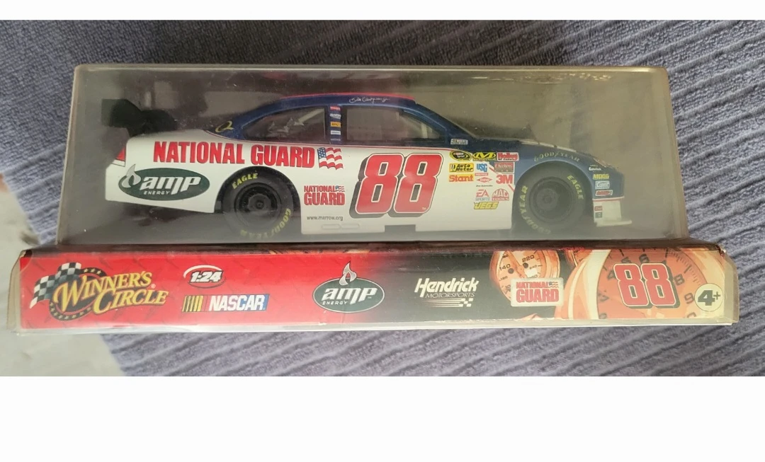 Dale Earnhardt Jr. #88 National Guard NASCAR Race Car 1:24 - photo 4