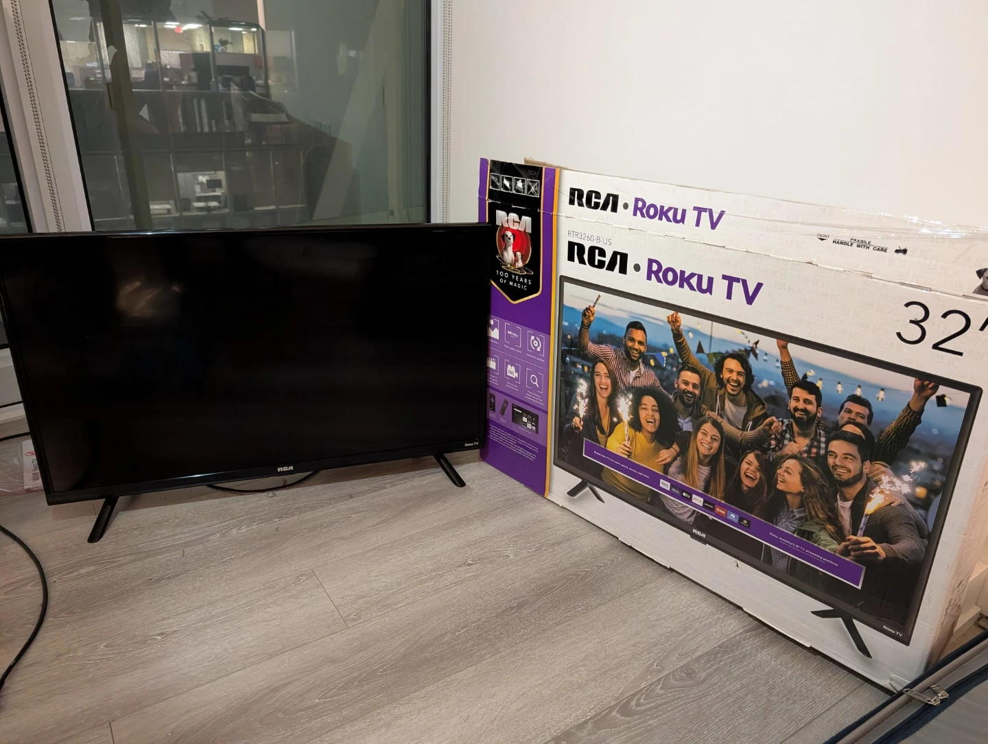 Roku 32" smart tv and remote
