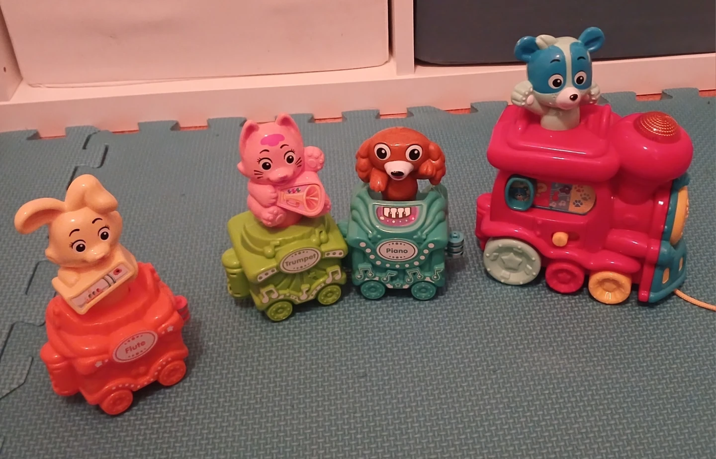 Musical Train Toy with Animal Cars - photo 2