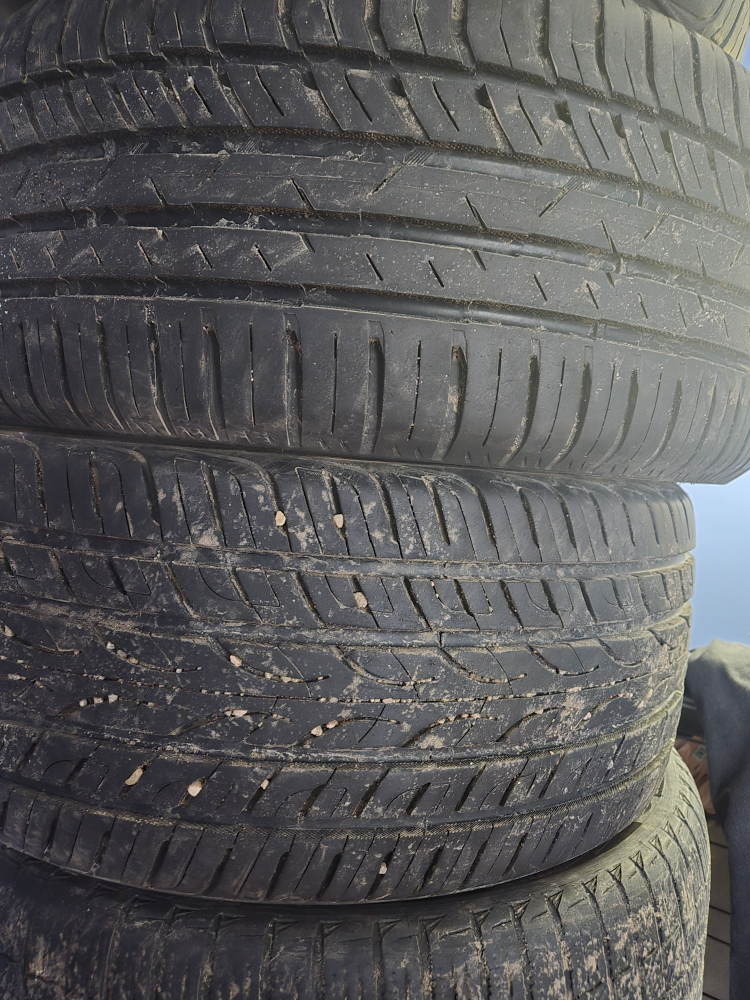 Set of 4 Tires - 225/40R18