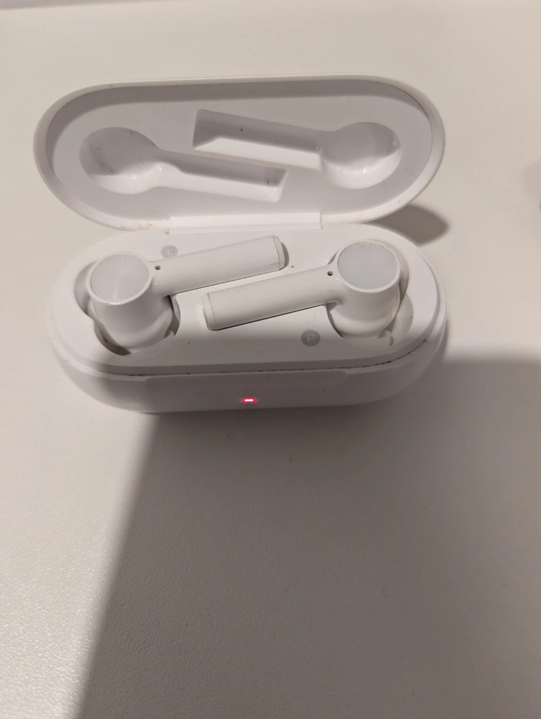 🥕 OnePlus White Wireless Earbuds - Only left side works