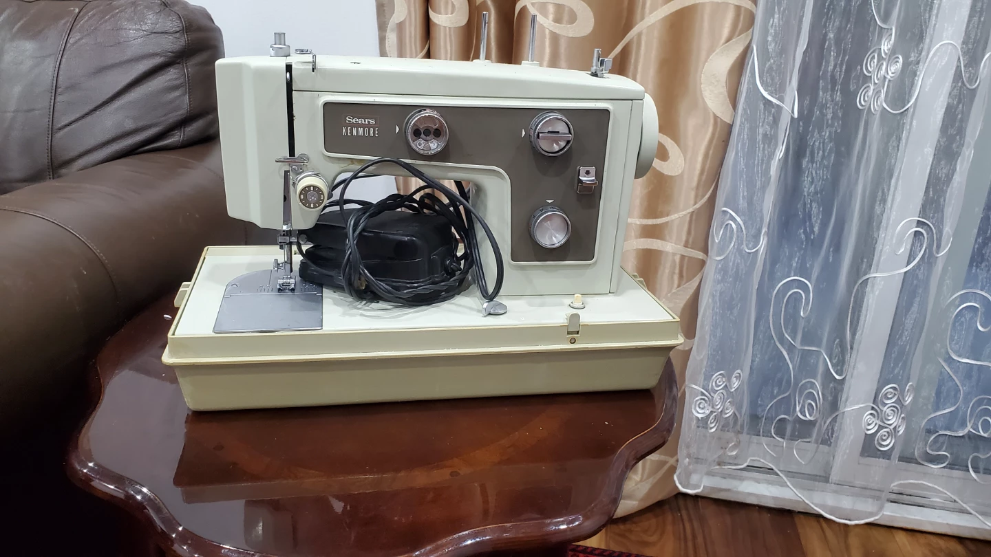 Sears Kenmore Sewing Machine with Case and Foot Pedal - photo 2