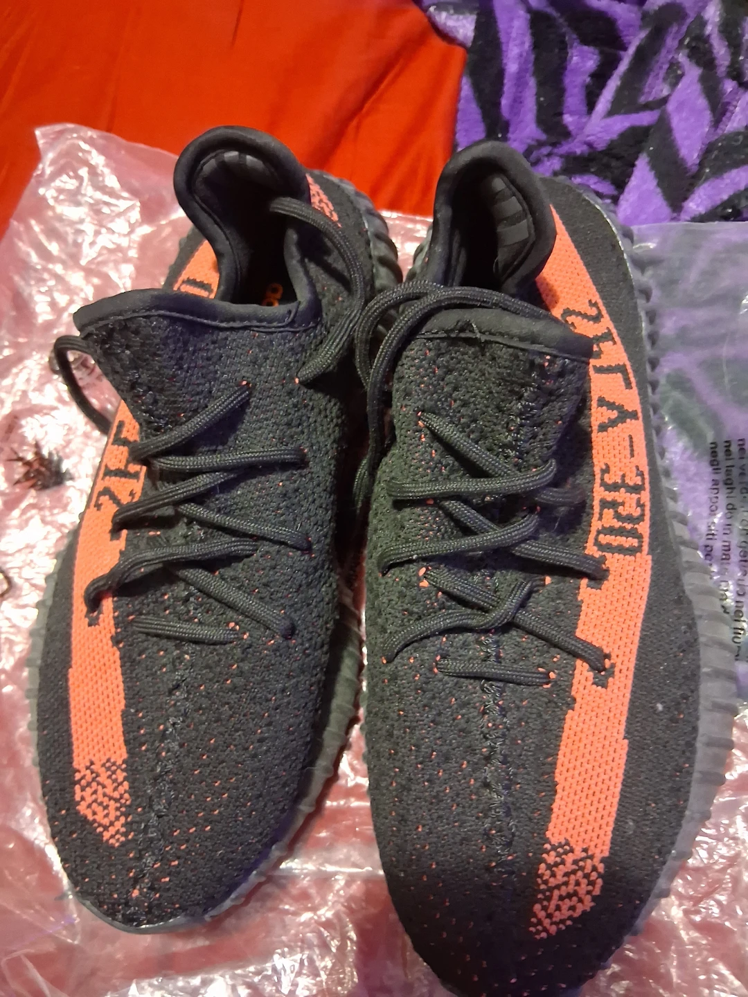 Reverse Adidas Yeezy Boost 350 V2