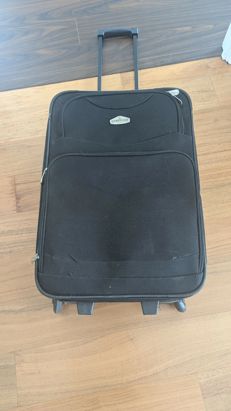 Cambridge Black Rolling Suitcase