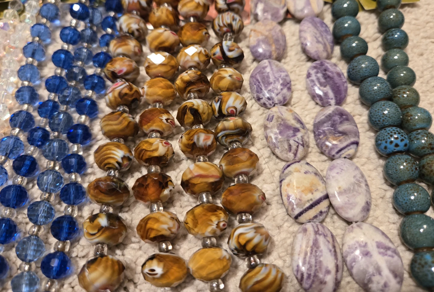 Lot of Assorted Bead Strands (Lot O) - photo 4