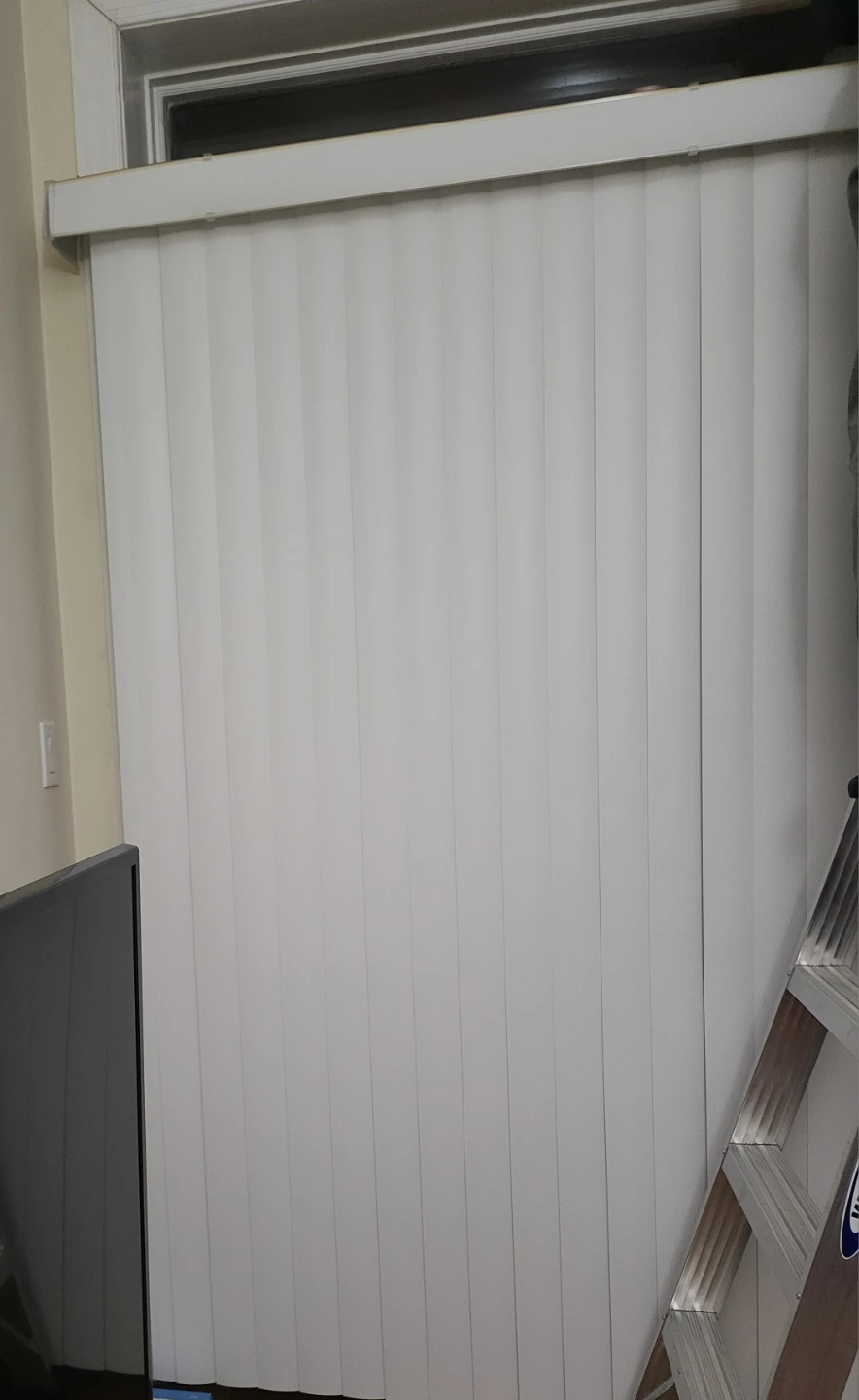 Levolor White Cordless Vertical Blinds (2 full sets) - photo 4