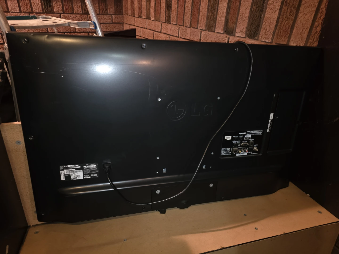 LG 43 inch NO LEGS with universal remote - photo 3