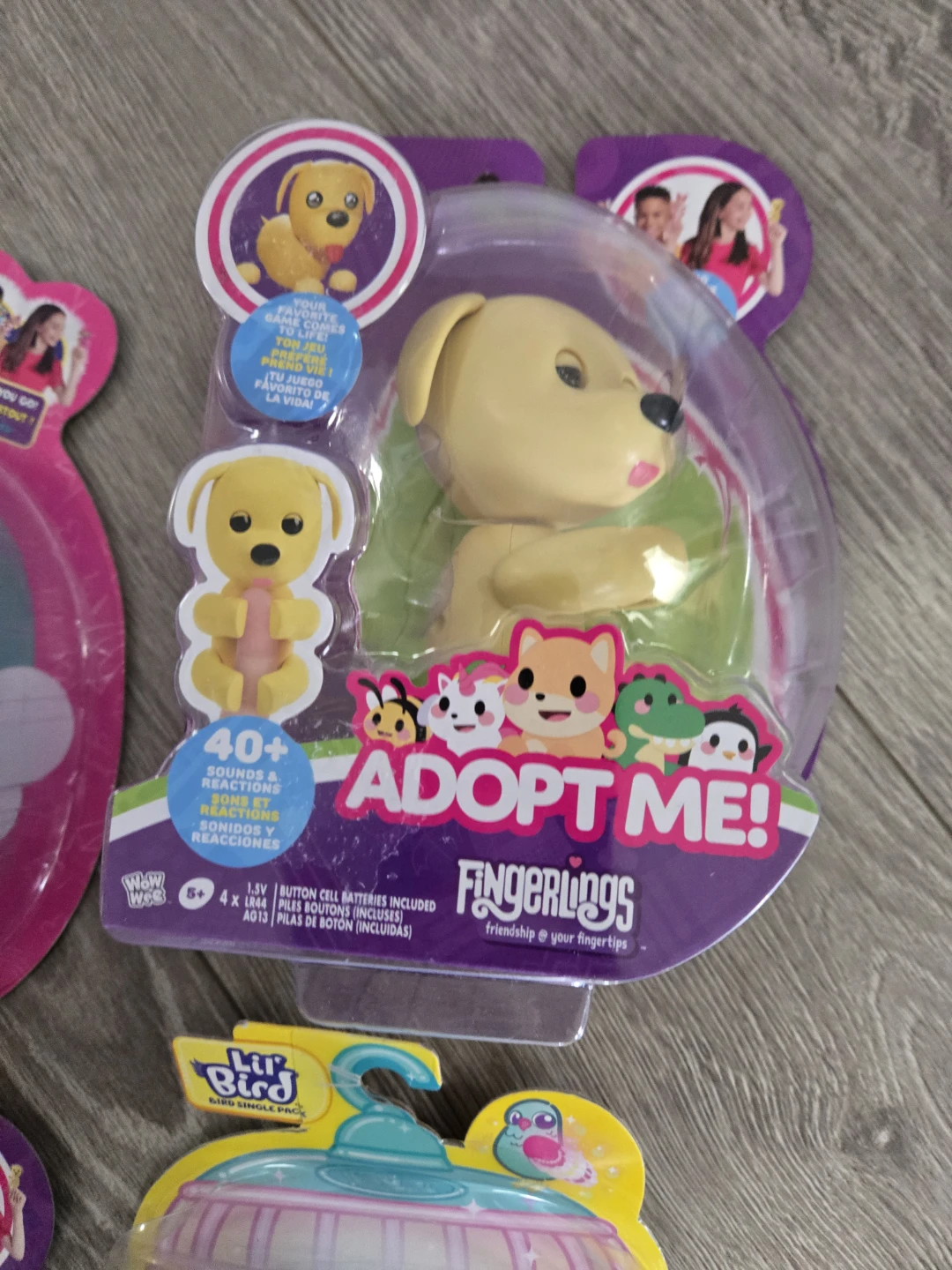 4 brand new fingerlings toys - photo 3