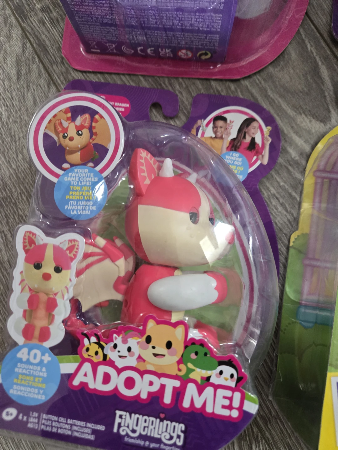4 brand new fingerlings toys - photo 5
