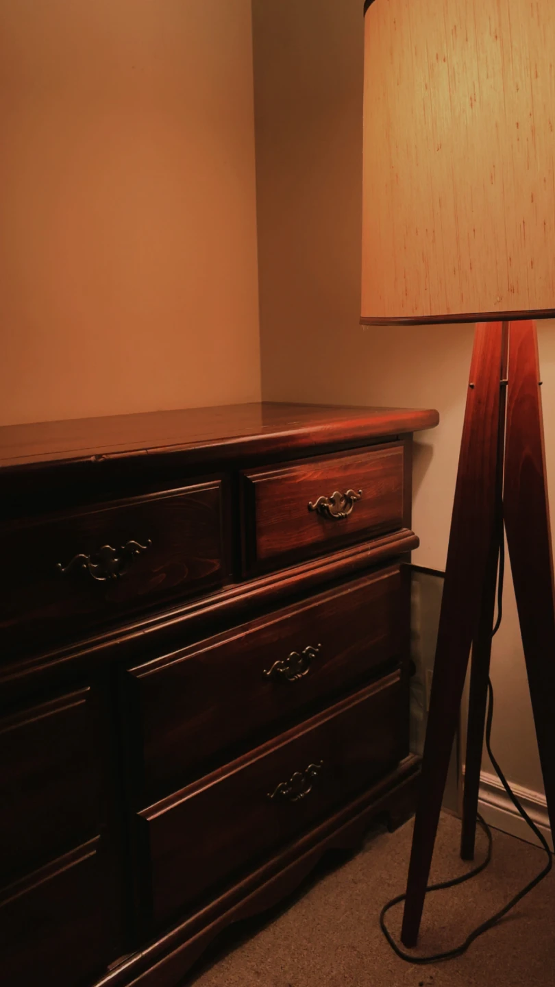 Wooden Dresser and 2 Matching Nightstands - Brown - photo 4