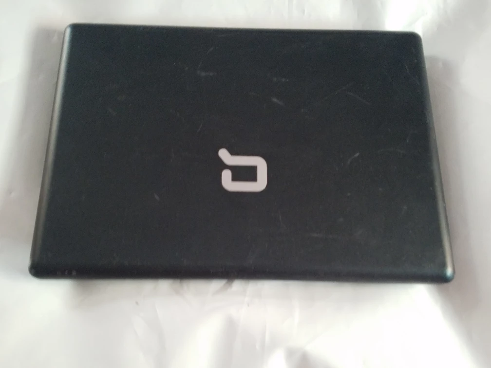 Compaq Presario F700 Laptop