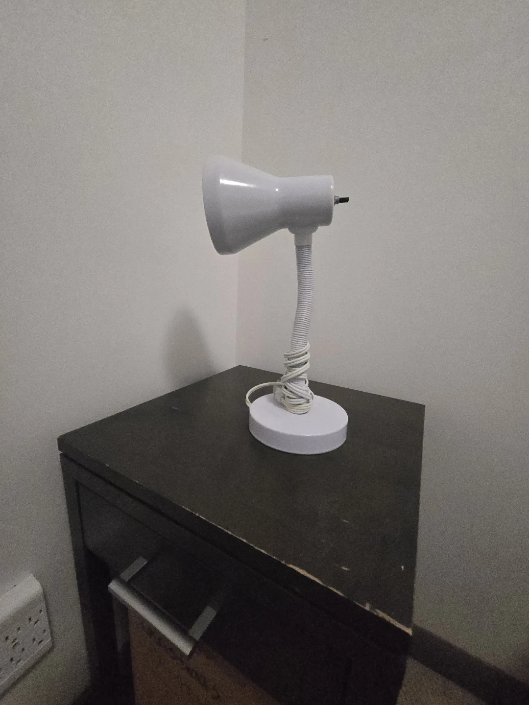 White Adjustable Gooseneck Desk Lamp - photo 3