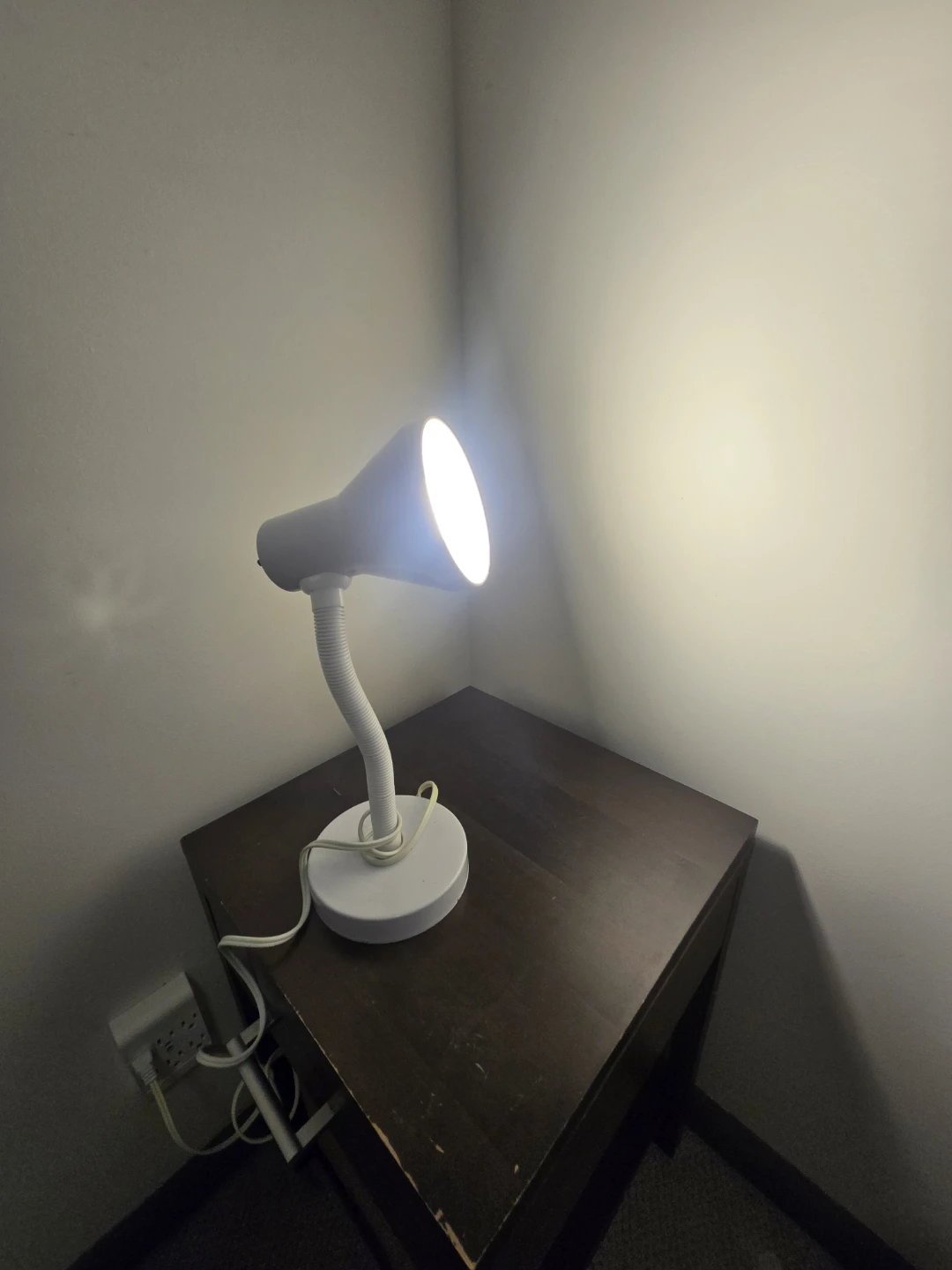 White Adjustable Gooseneck Desk Lamp - photo 4