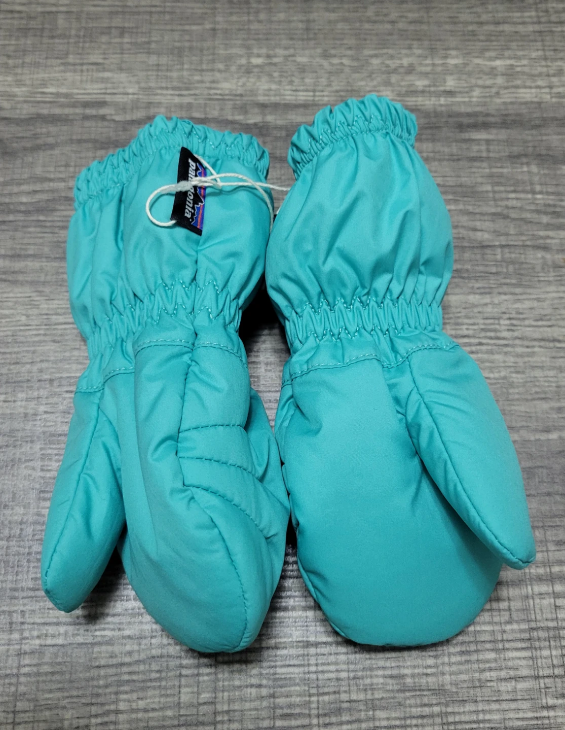 Patagonia Baby Mittens 0-3M Brand New - photo 2