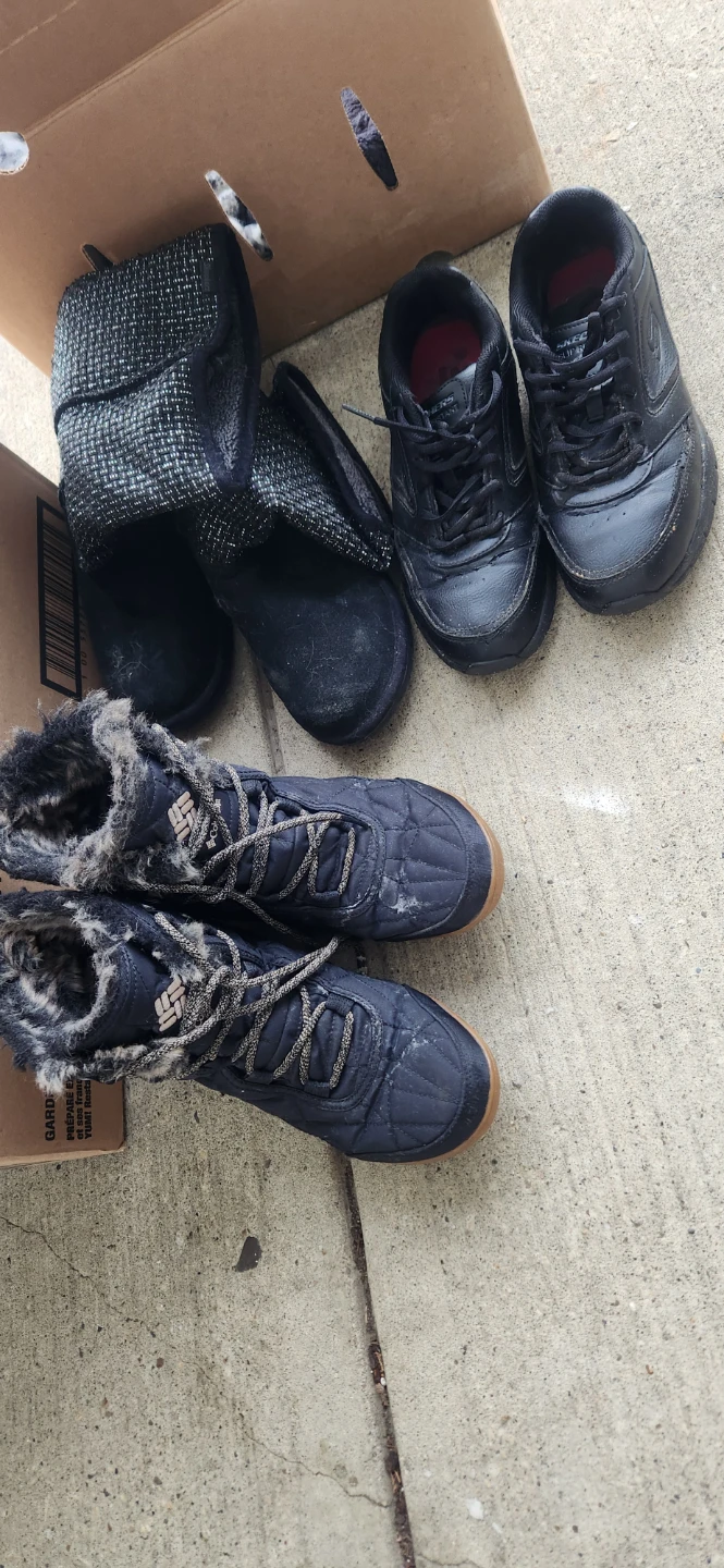 Box of assorted clothing and shoes - photo 2
