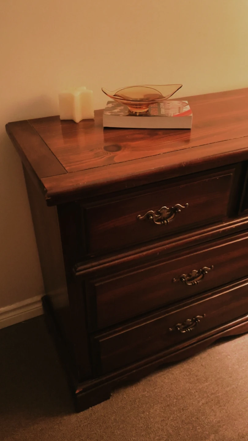 Wooden Dresser and 2 Matching Nightstands - Brown - photo 3