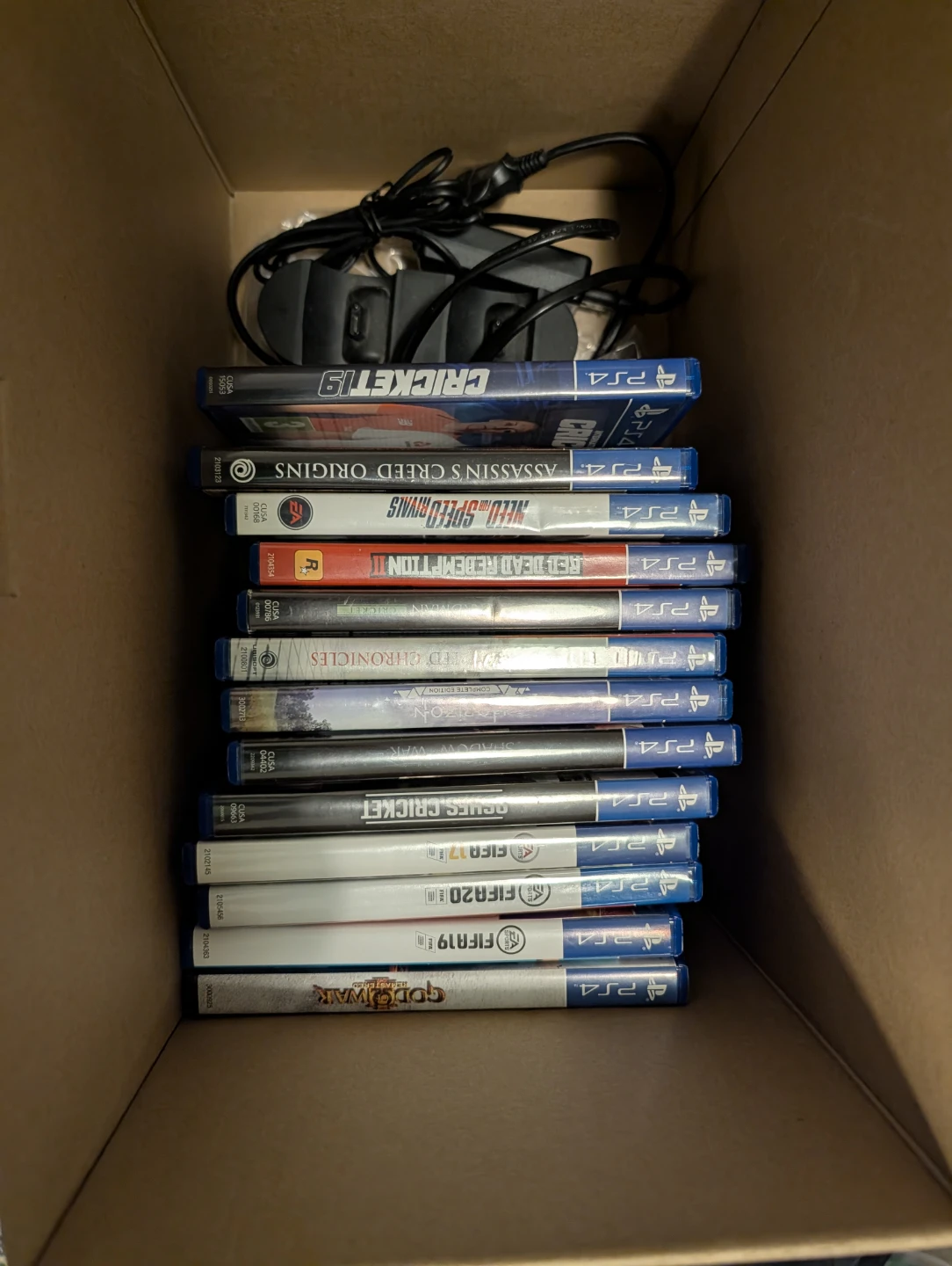 PS4 Games Bundle - GOW, Assassin's Creed etc! & Charging Station - photo 2