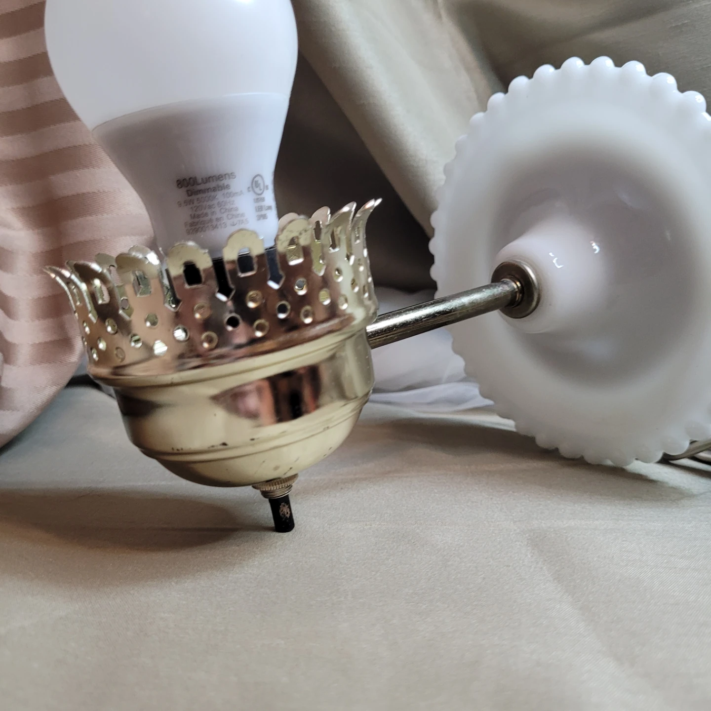 Beautiful Vintage White Milk Glass Wall Sconce - photo 4