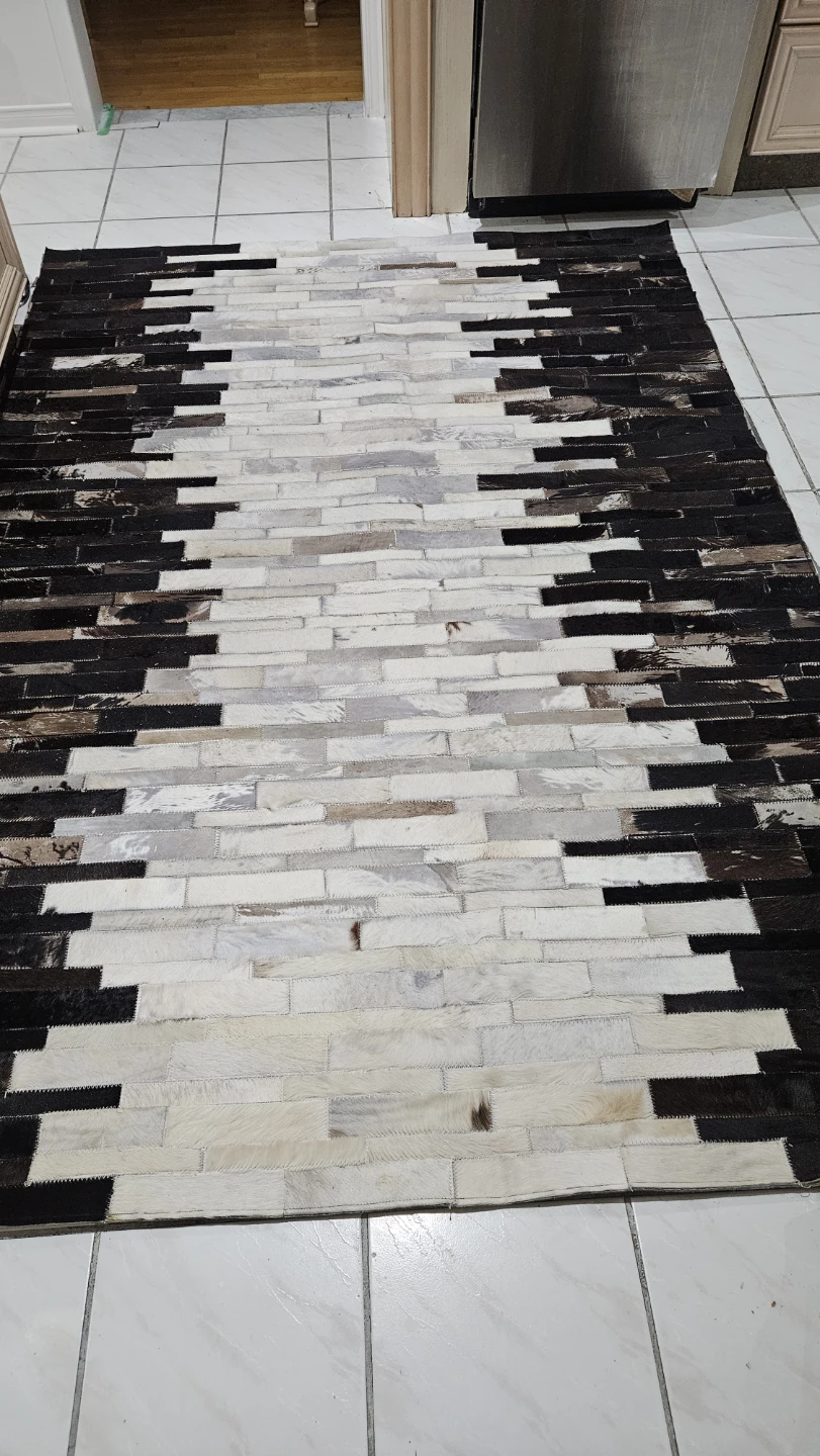 Black & White Cowhide Rug (160x230 cm)