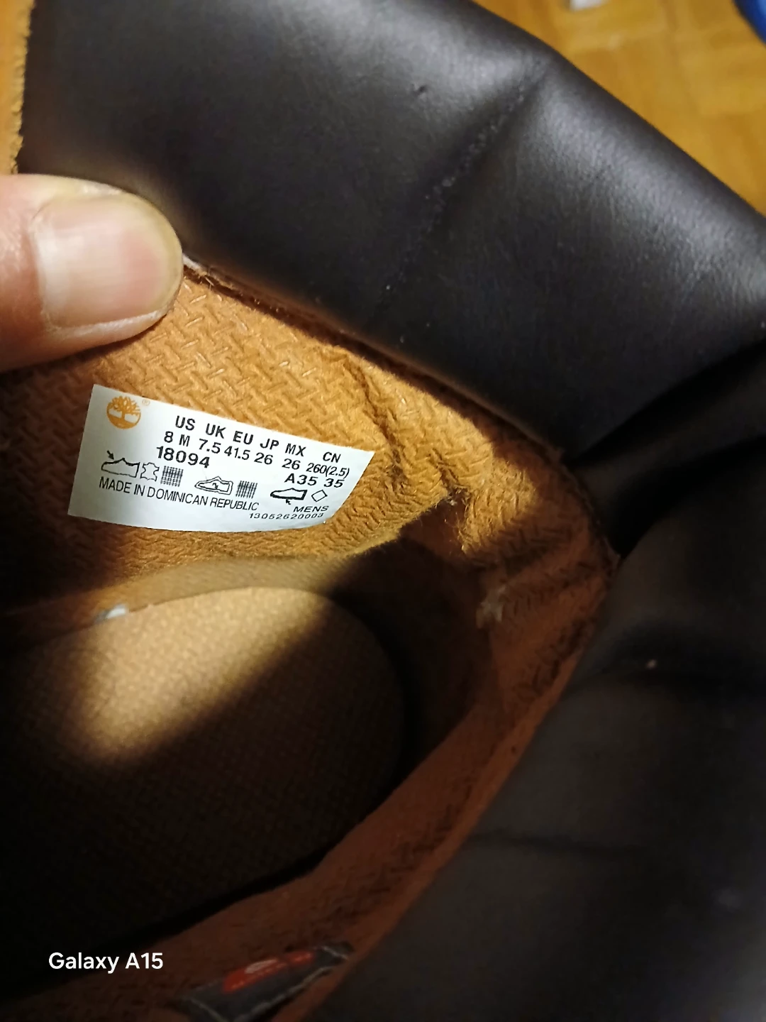Timberland Classic Yellow Boots - Size 8 - photo 3