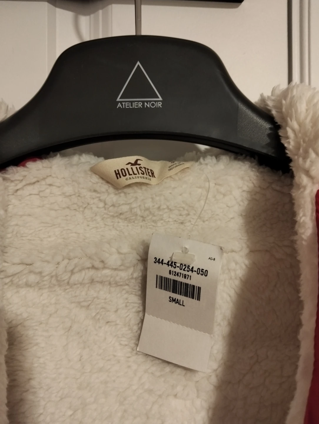 Hollister Red Puffer Vest with Sherpa Lining - Small - photo 4
