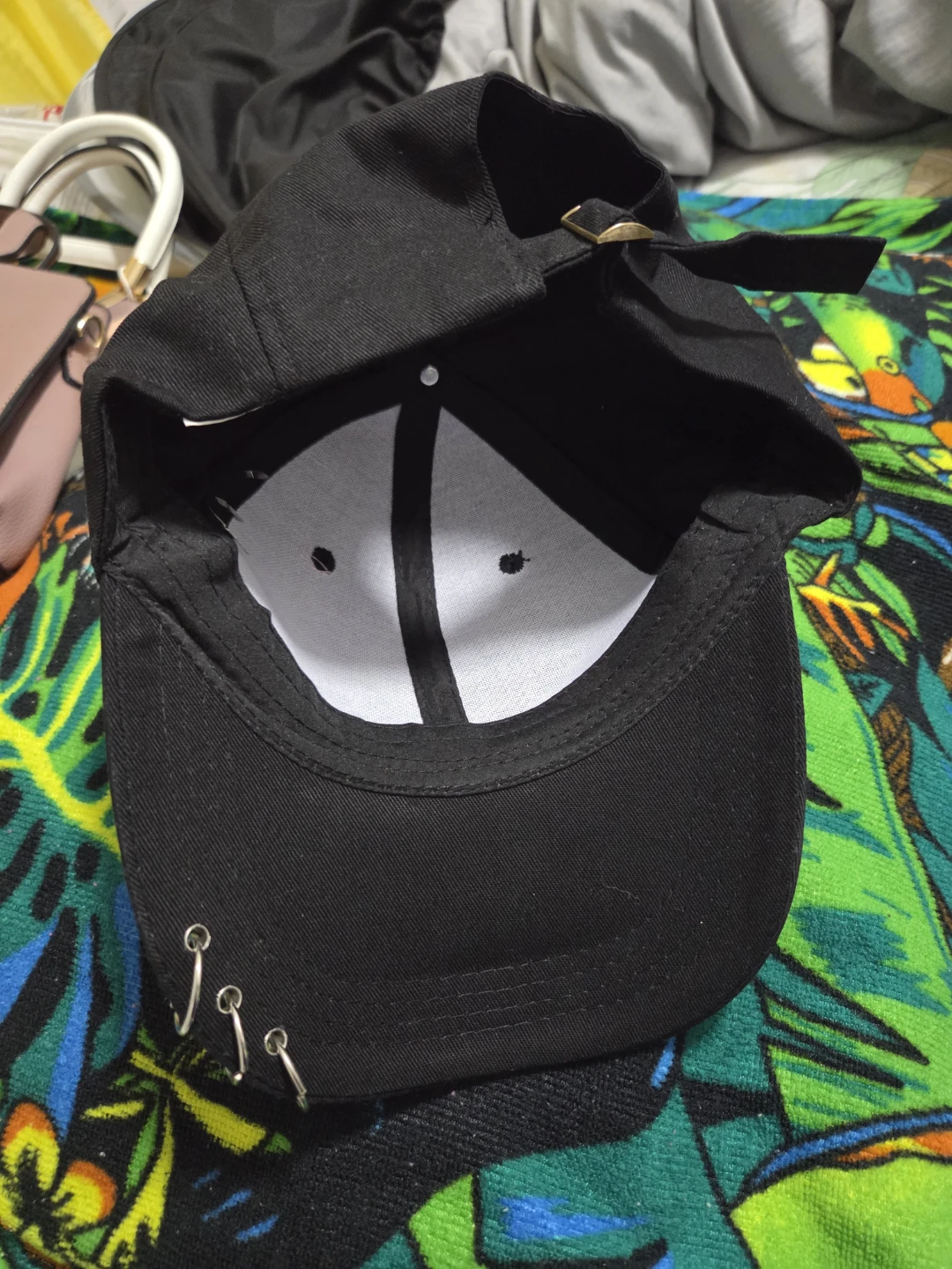Black Cap with Chain Detail - photo 2