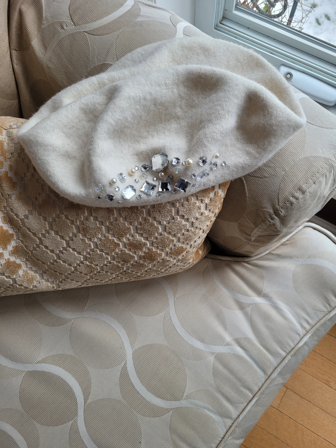 Armani Exchange Off White Wool Beret with Embellishments - photo 3