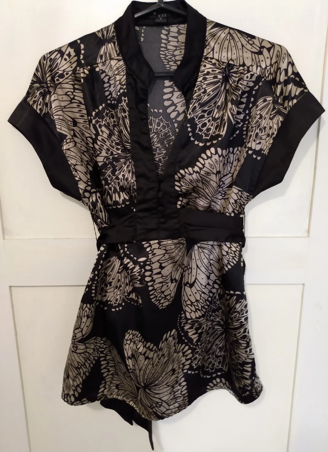 Black and Gold Short Sleeve Blouse