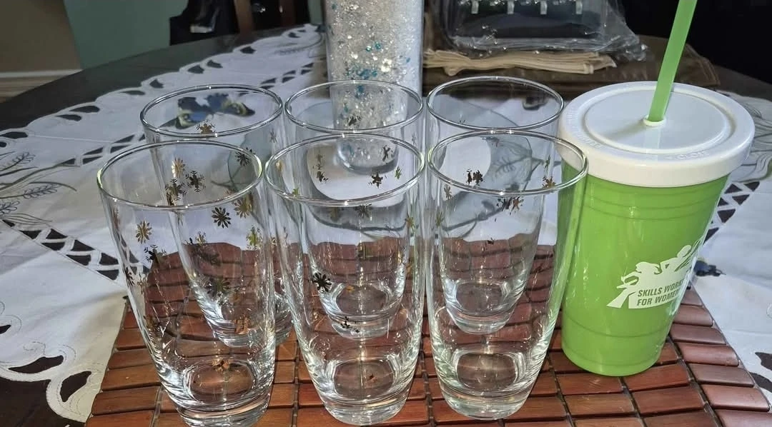 Set of 5 Glasses and 1 Tumbler - photo 2