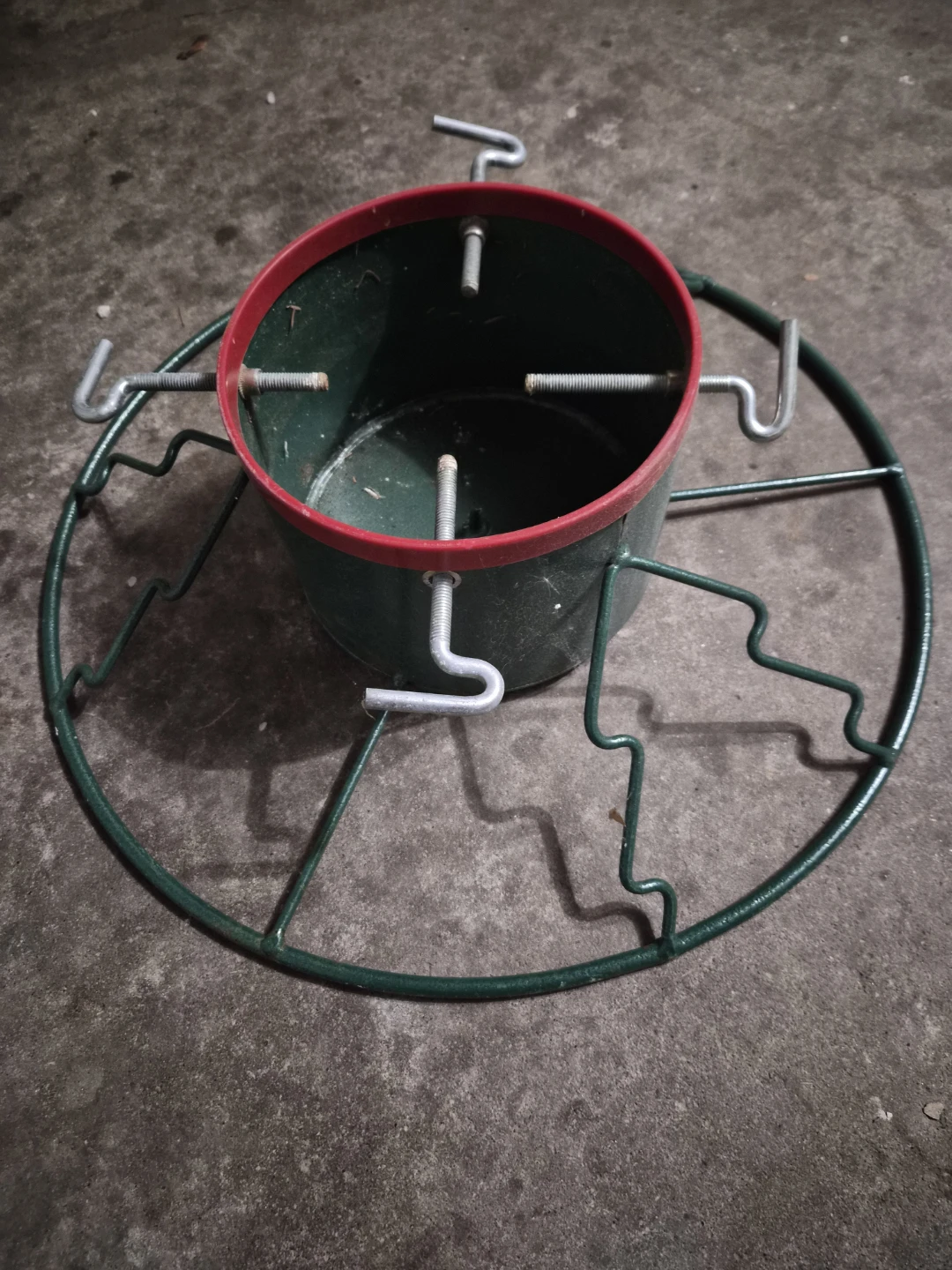Christmas Tree Stand - Green and Red