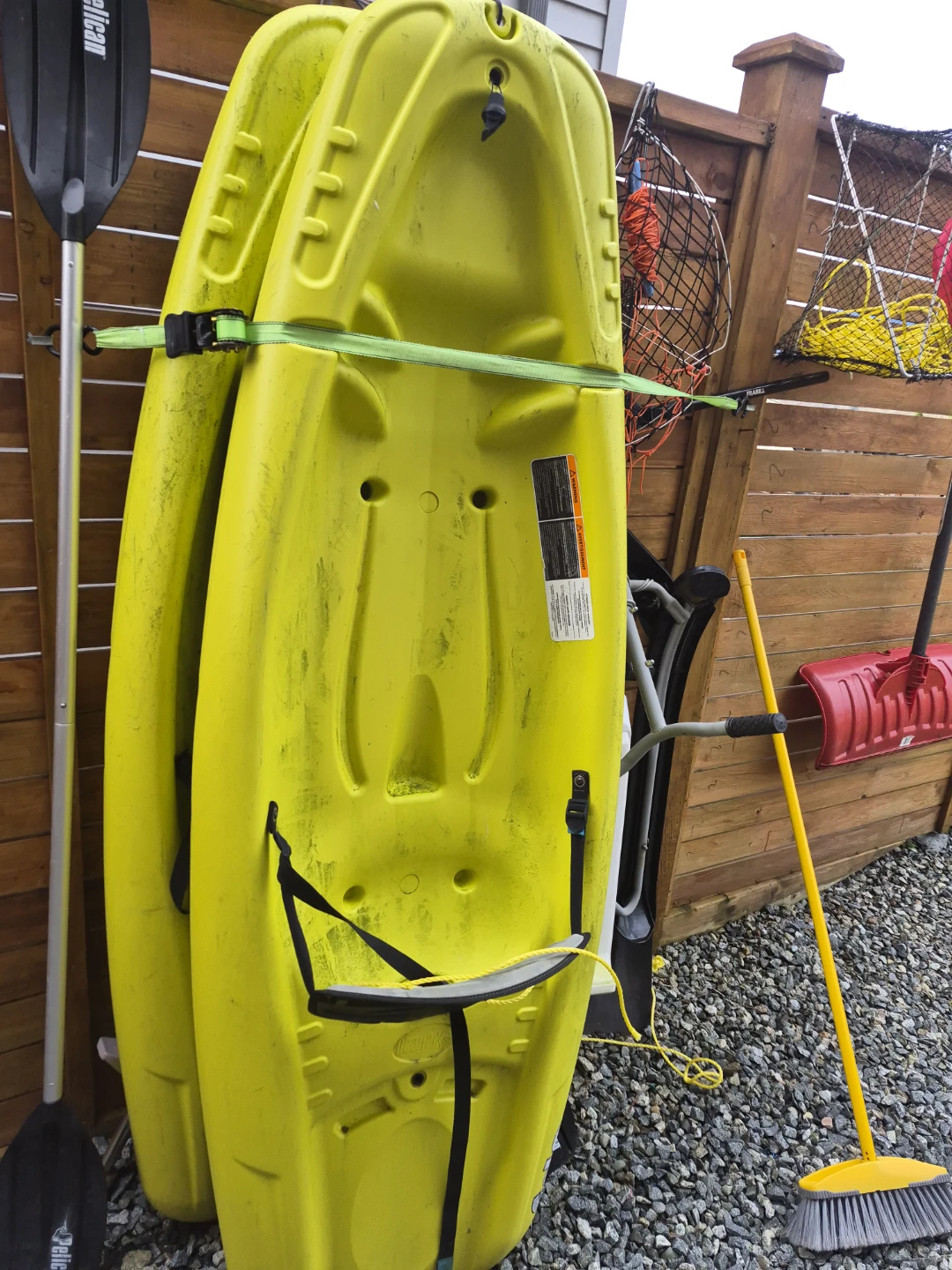 Pelican Kayak with Paddle - photo 2