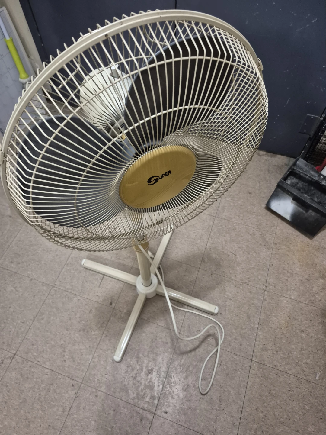 Super Stand Fan - Good Condition - photo 4