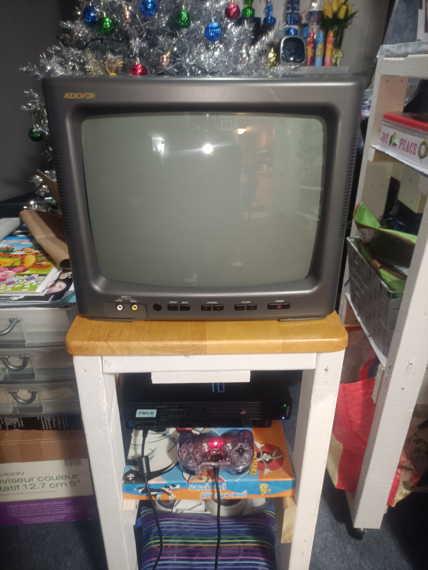 Brand new out of box audiovox 13 inch crt tv with composite inpu